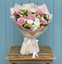 Букет цветов из:  Гвоздики, Орхидеи и Розы в Бессоновке