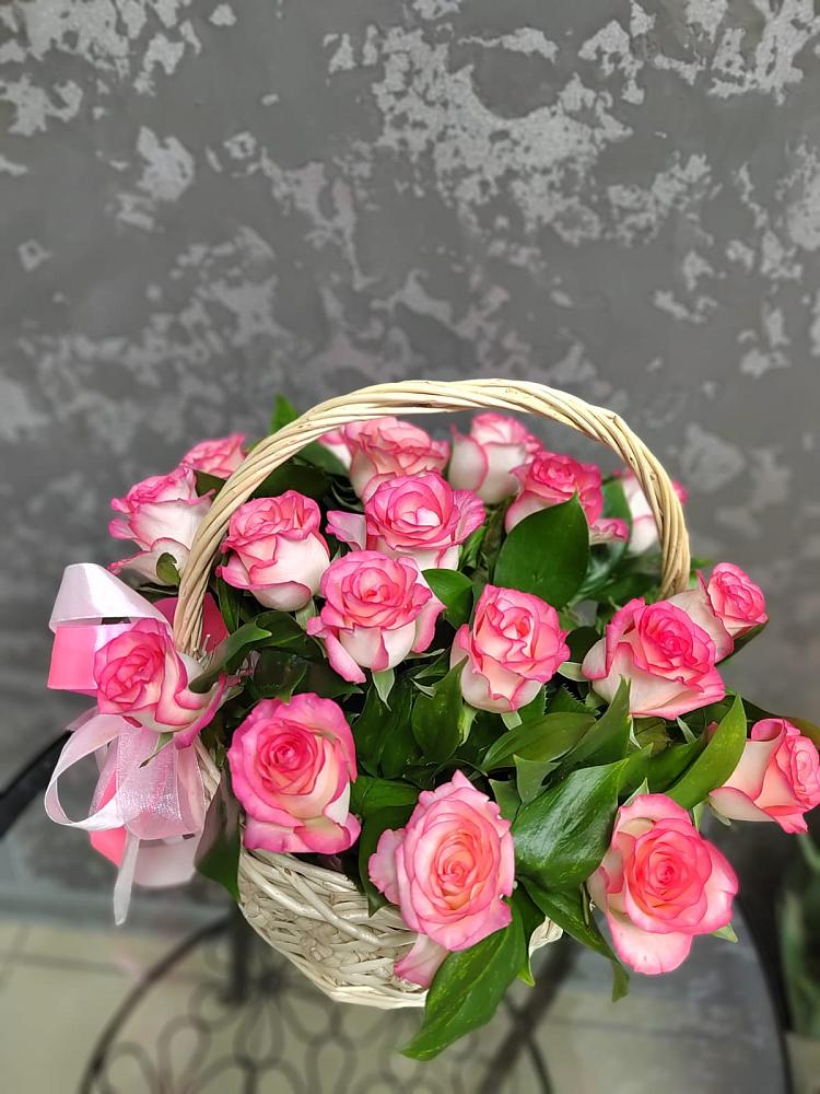 Цветочная композиция из Розы в корзине в Бессоновке