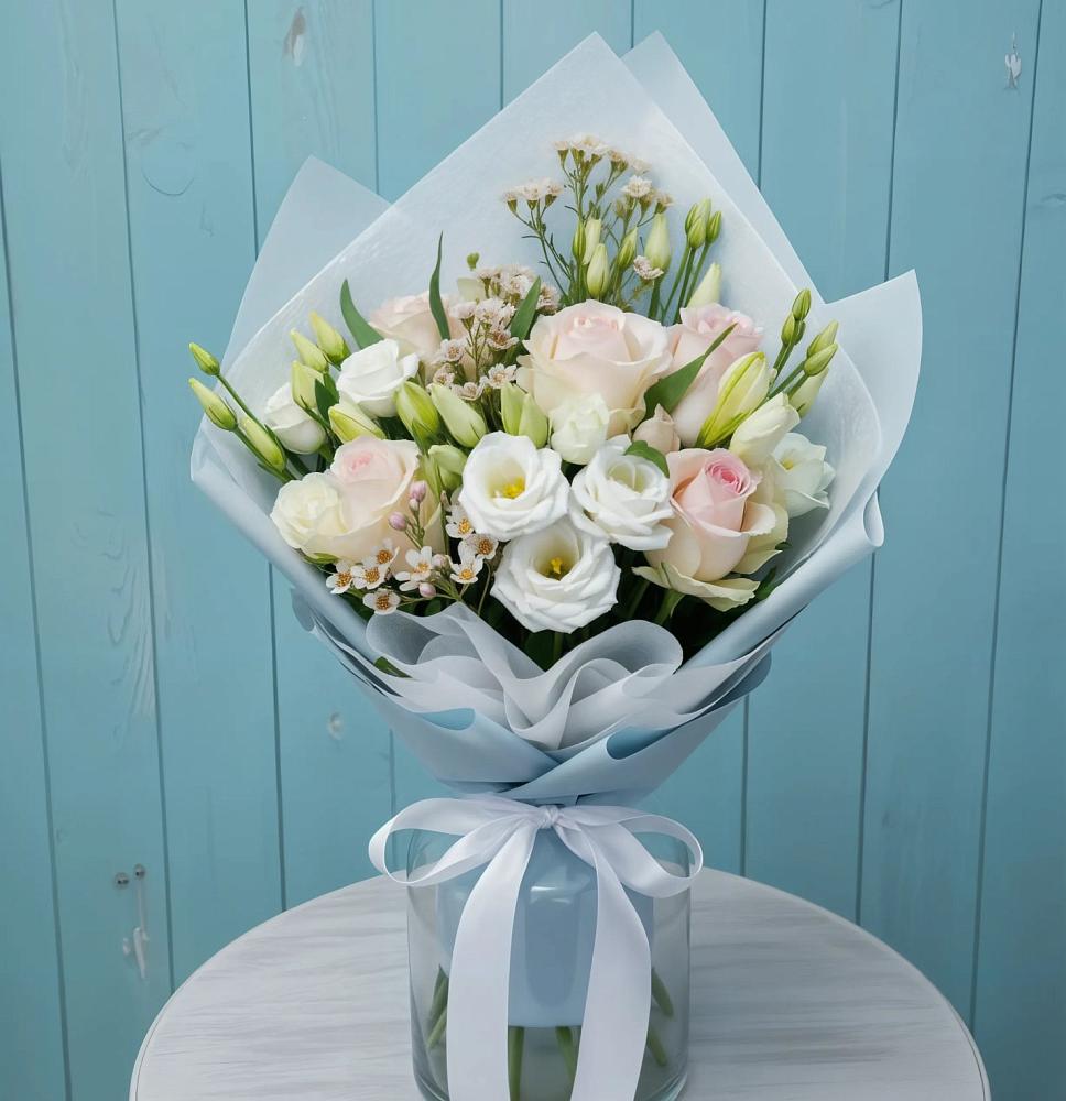 Букет цветов из: Розы и Лизиантусы в Бессоновке