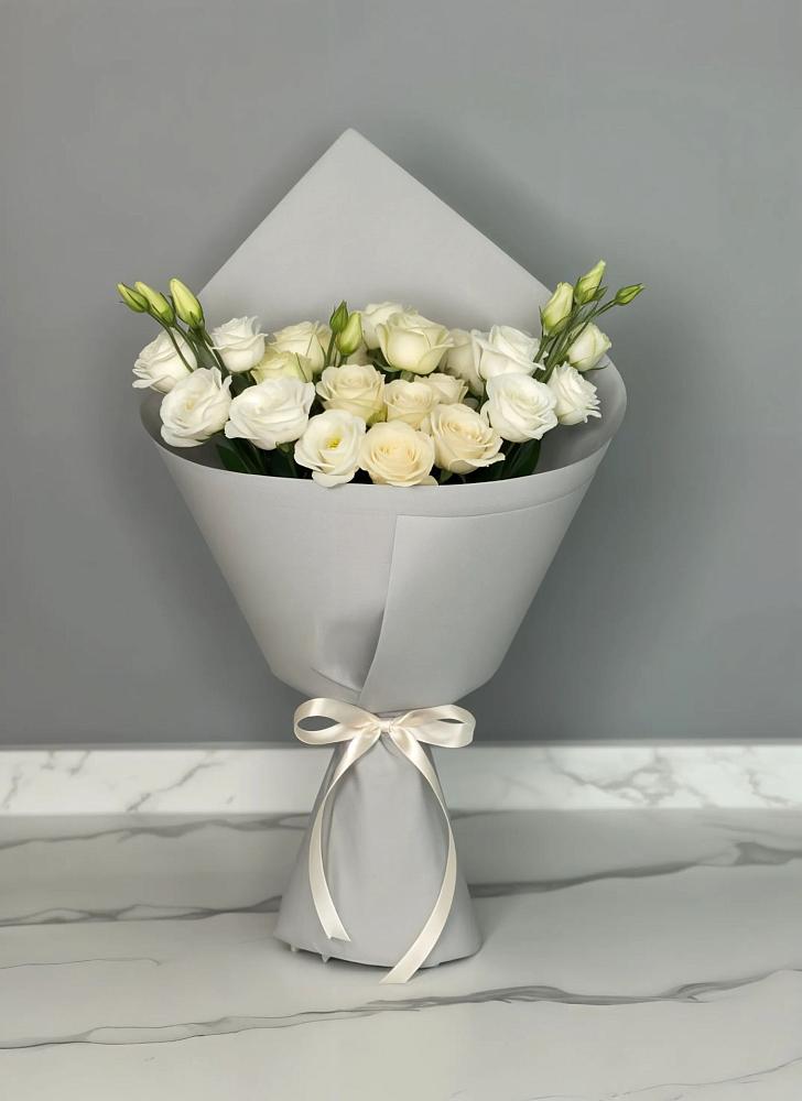 Букет цветов из: Розы и Лизиантусы в Бессоновке