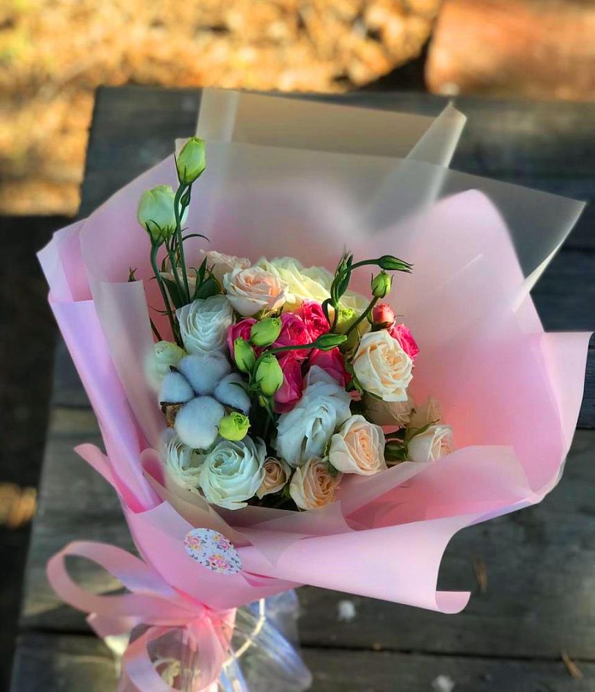 Букет цветов из: Розы и Лизиантусы в Бессоновке