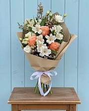 Букет цветов из:  Альстромерии, Лизиантусы, Розы и Хризантемы в Бессоновке