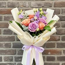 Букет цветов из:  Лизиантусы и Розы в Бессоновке