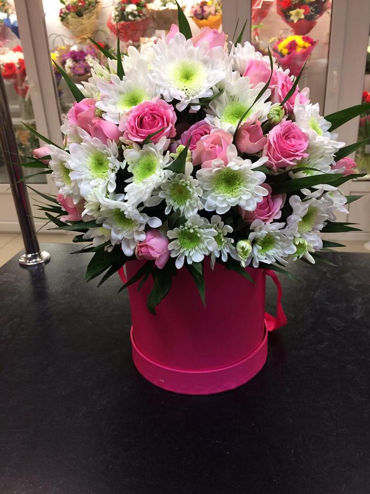 Цветочная композиция из Розы и Хризантемы в шляпной коробке в Бессоновке