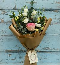Букет цветов из:  Розы и Лизиантусы в Бессоновке