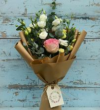 Букет цветов из:  Розы и Лизиантусы в Бессоновке