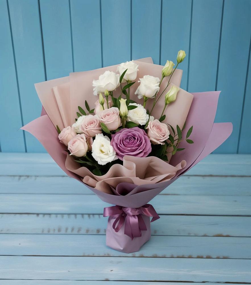 Букет цветов из: Розы и Лизиантусы в Бессоновке